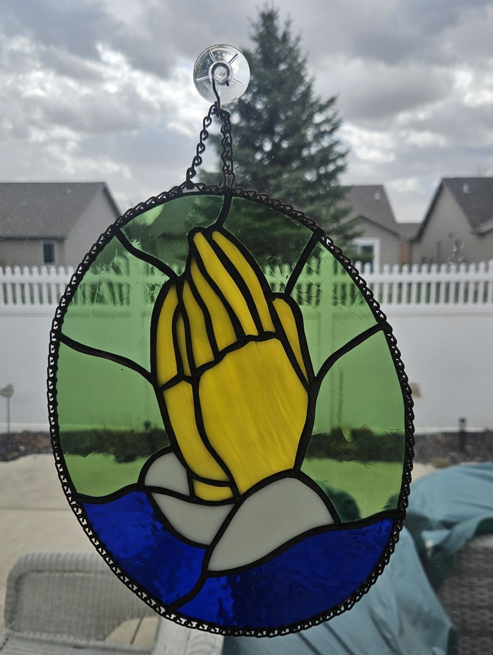 Vintage Praying Hands Stained Glass Suncatcher - Picture 7 of 7